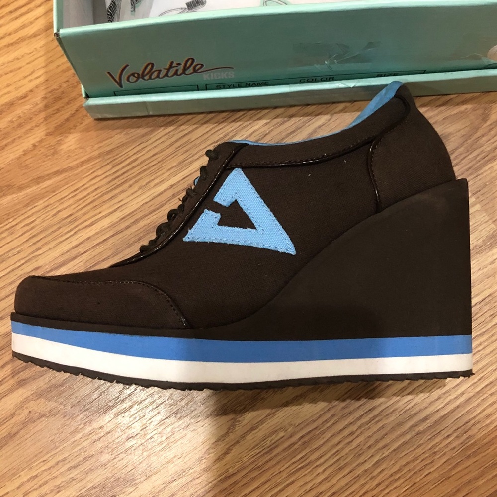 NWB Volatile Kicks